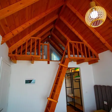 & Restorant Flamuri Gasthof *