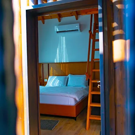 & Restorant Flamuri Lushnjë