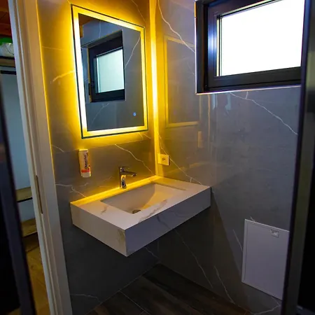 게스트하우스 & Restorant Flamuri *