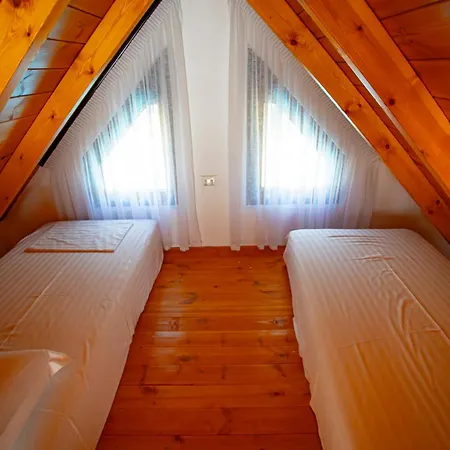 Gasthof & Restorant Flamuri Lushnjë