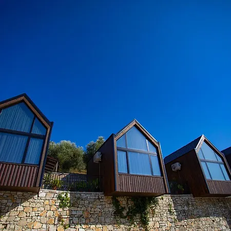 & Restorant Flamuri * Lushnjë