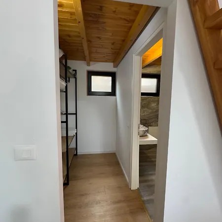 & Restorant Flamuri 게스트하우스