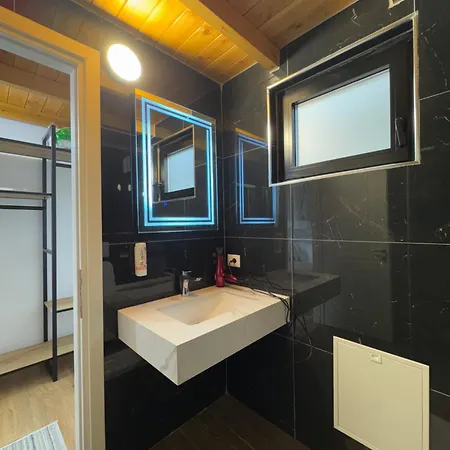 게스트하우스 & Restorant Flamuri *