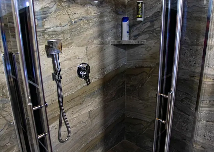 Hotel&restorant Flamuri * Lushnjë