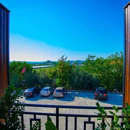 & Restorant Flamuri Pensionat Lushnjë