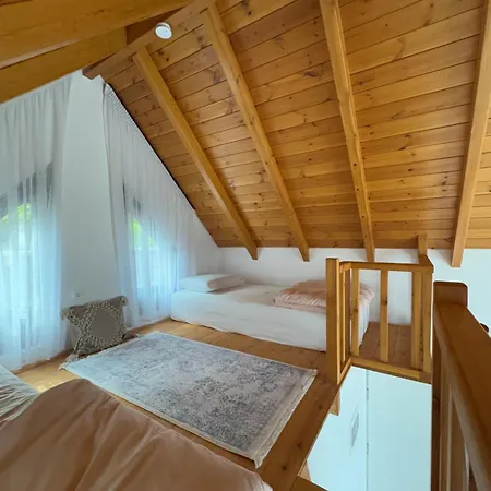 Pensjonat & Restorant Flamuri Lushnjë