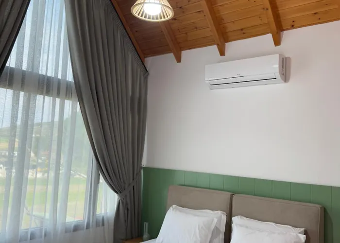 Casa de hóspedes & Restorant Flamuri Lushnjë